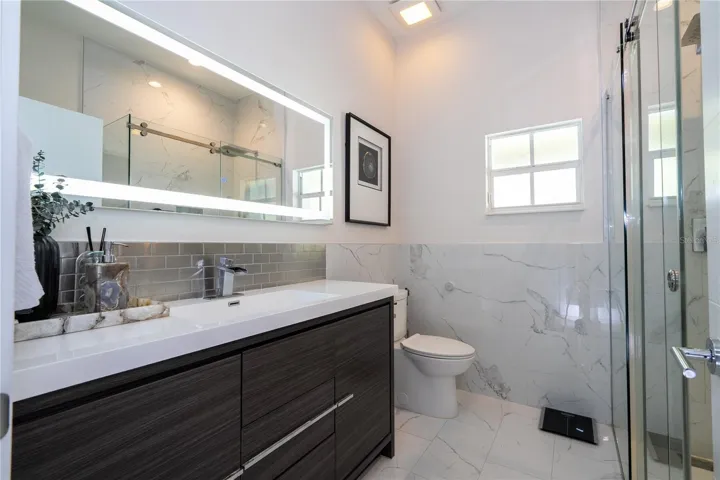 A spacious and sophisticated bathroom that attends two bedrooms.