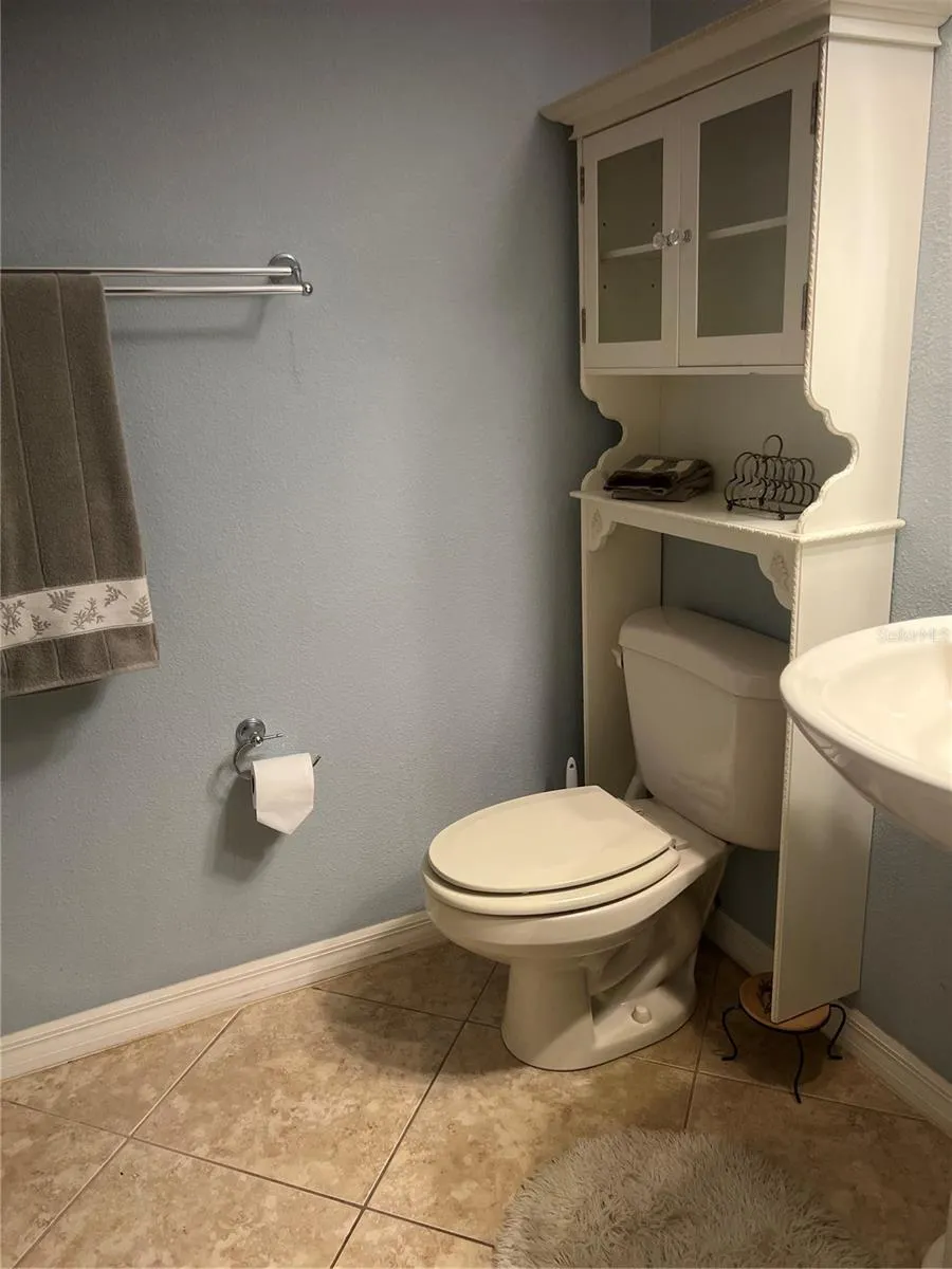 1/2 bath 1st floor