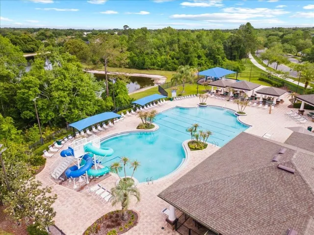 How about that pool!