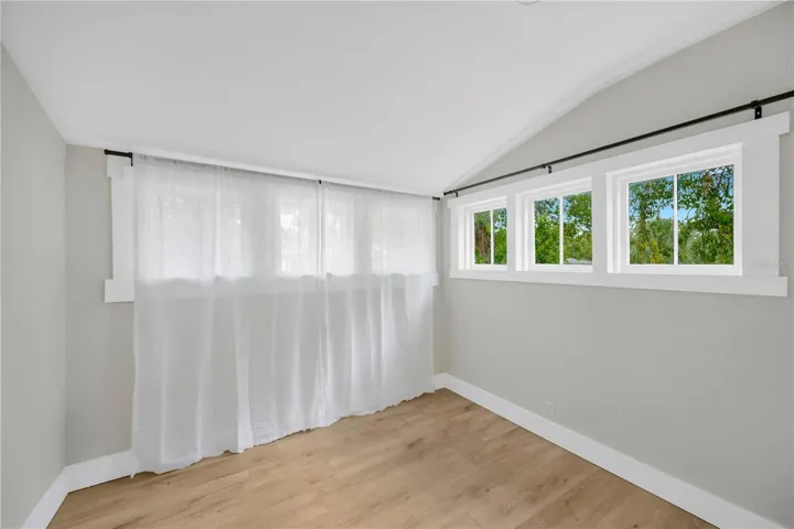 Bedroom 1/ Office