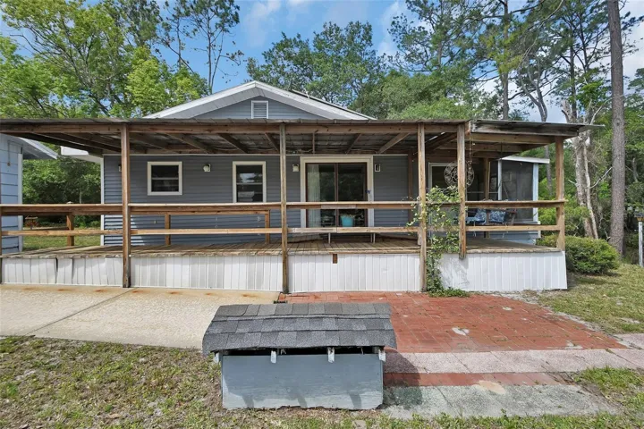 front view showing covered front porch