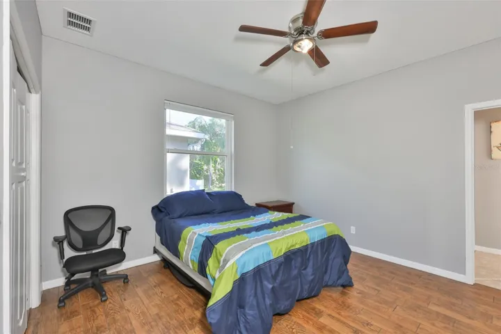 Guest Bedroom w/Private Bathroom
