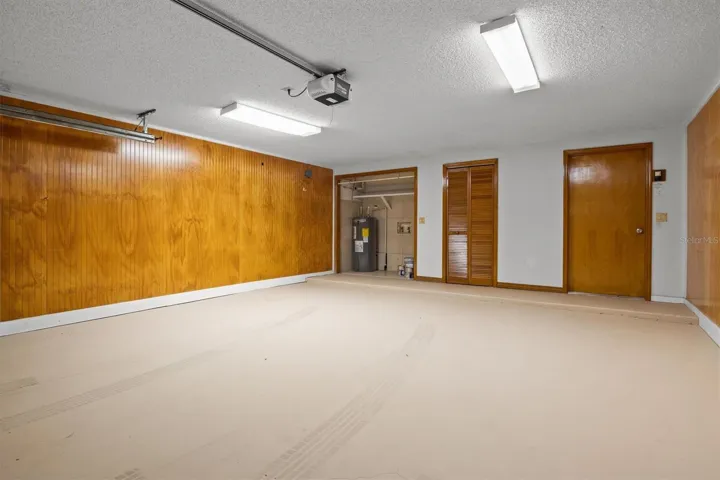 Spacious garage