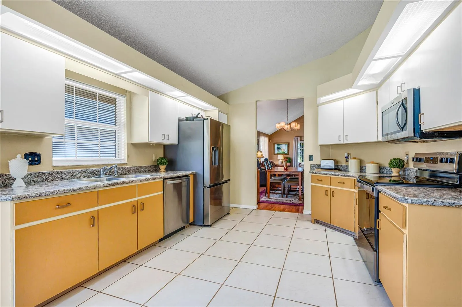 Stainless Appliances &amp; Plenty of Storage