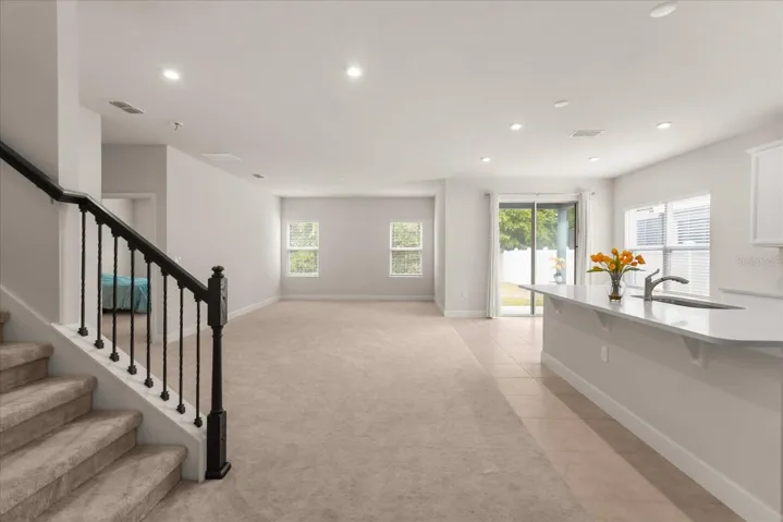OPEN FLOOR PLAN