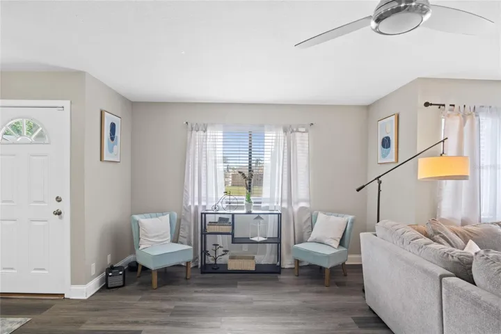 A great little welcoming area when guests enter into the home.
