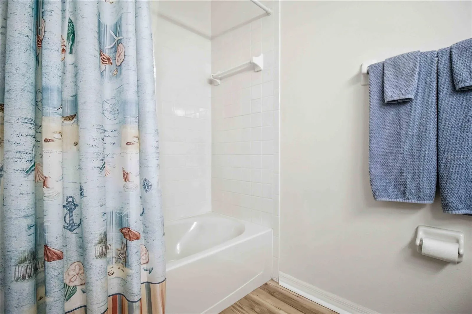 Main Bath with Tub