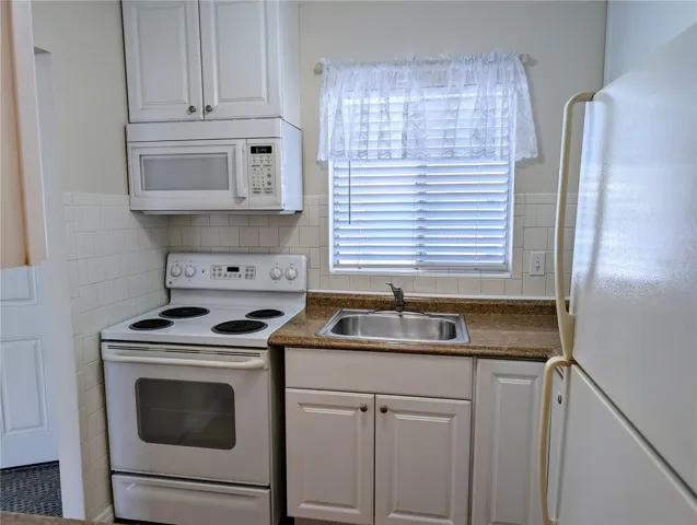 Kitchen - updated appliances