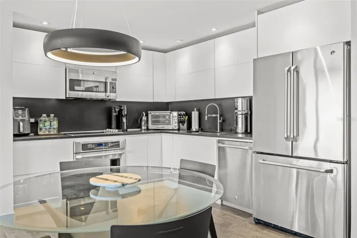 Gallery Plaza 22nd floor Kitchen & Dining