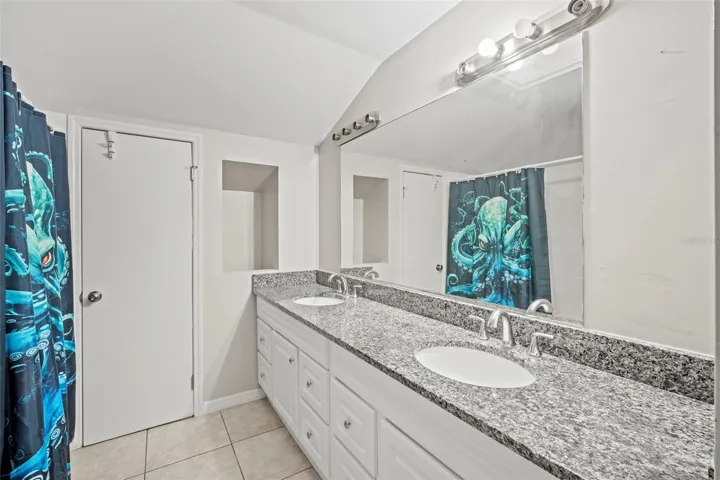 2nd Floor Full Bath