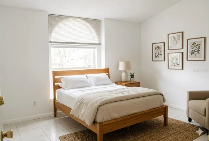 Master Suite/ Virtually Stage