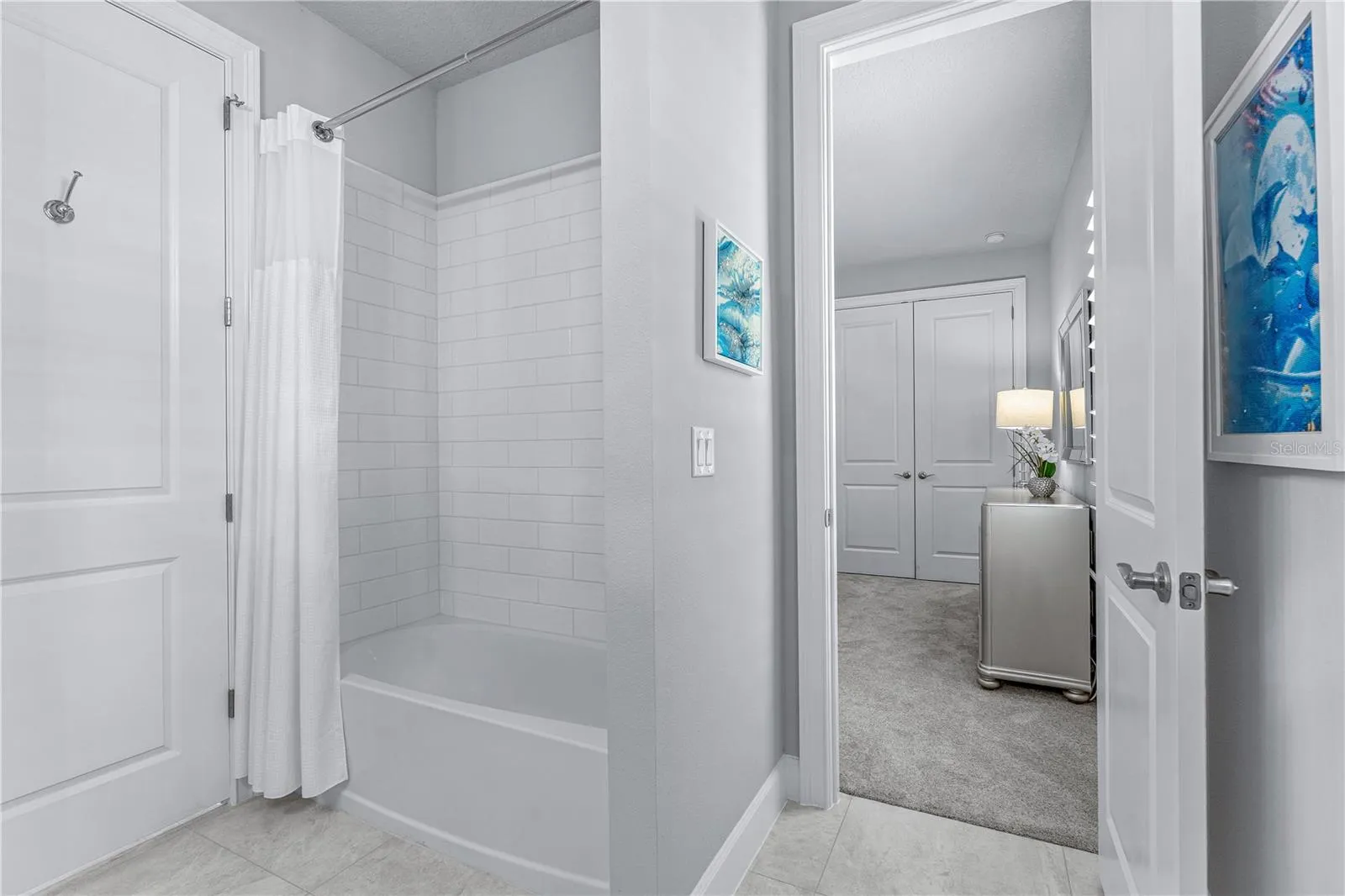 Tub & Shower Combination Bath