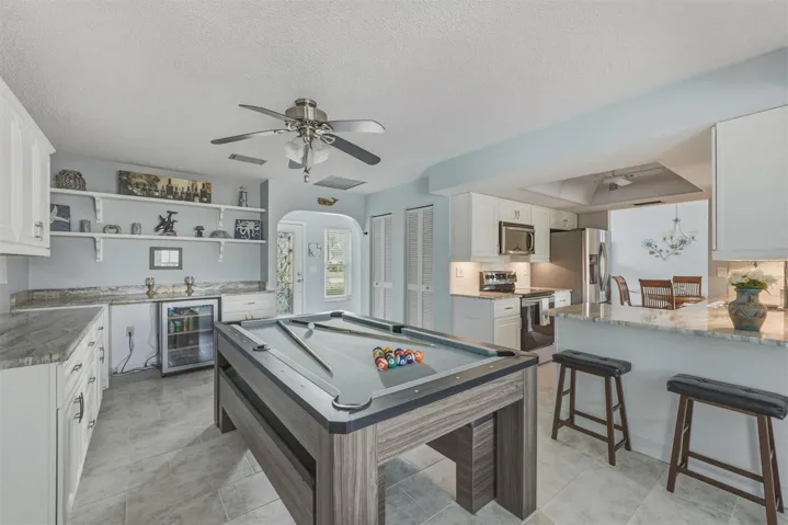 Cabinets with bar area - Great Entertaining Area!