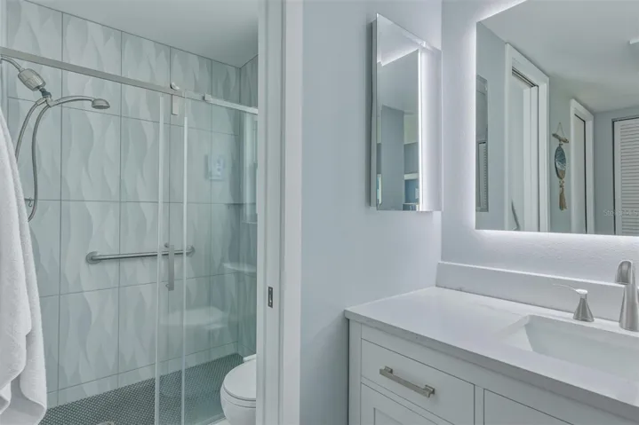 Walk-in shower - beautiful wall tiles.