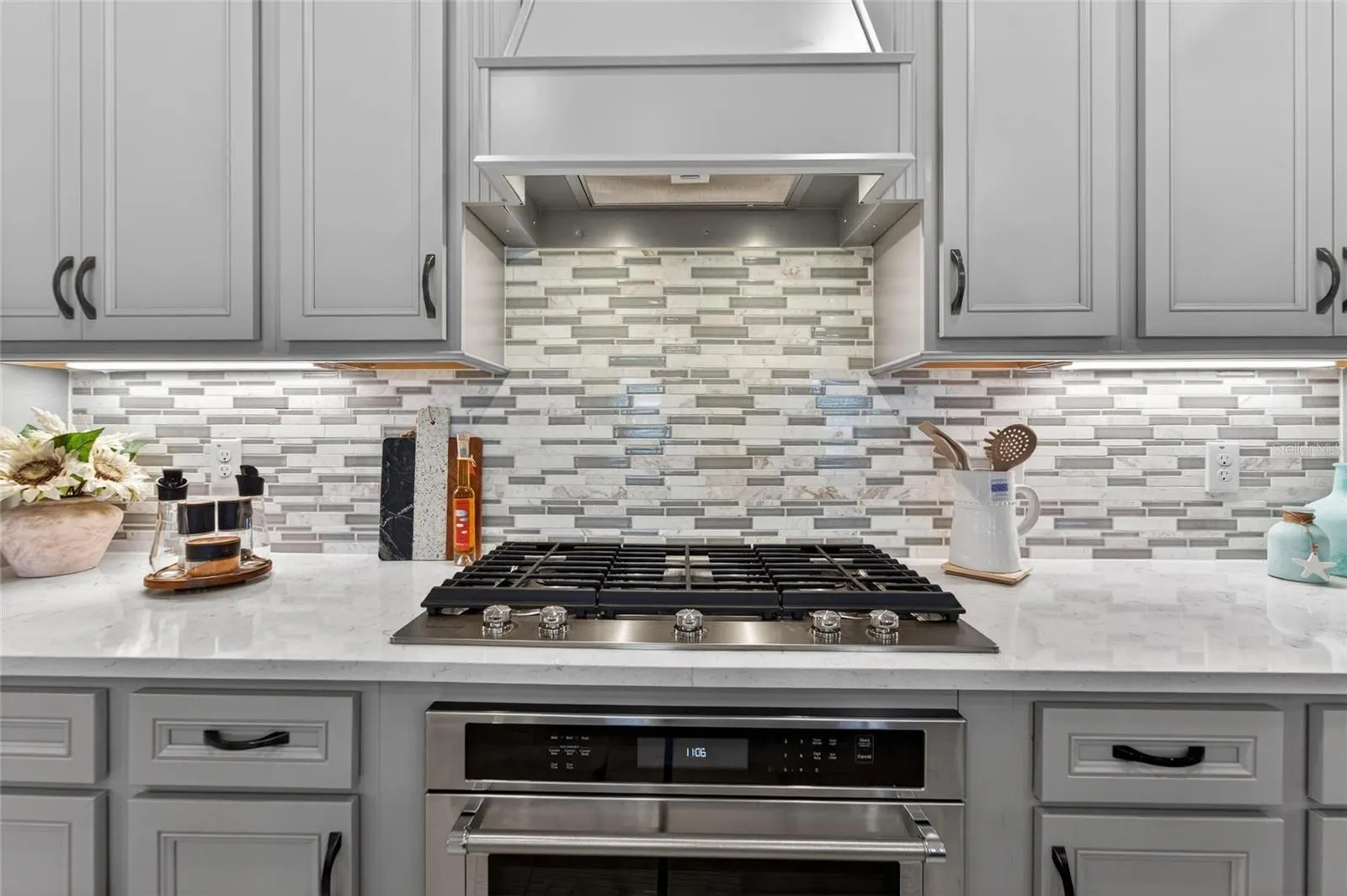 Natural Gas Range - community has natural gas line