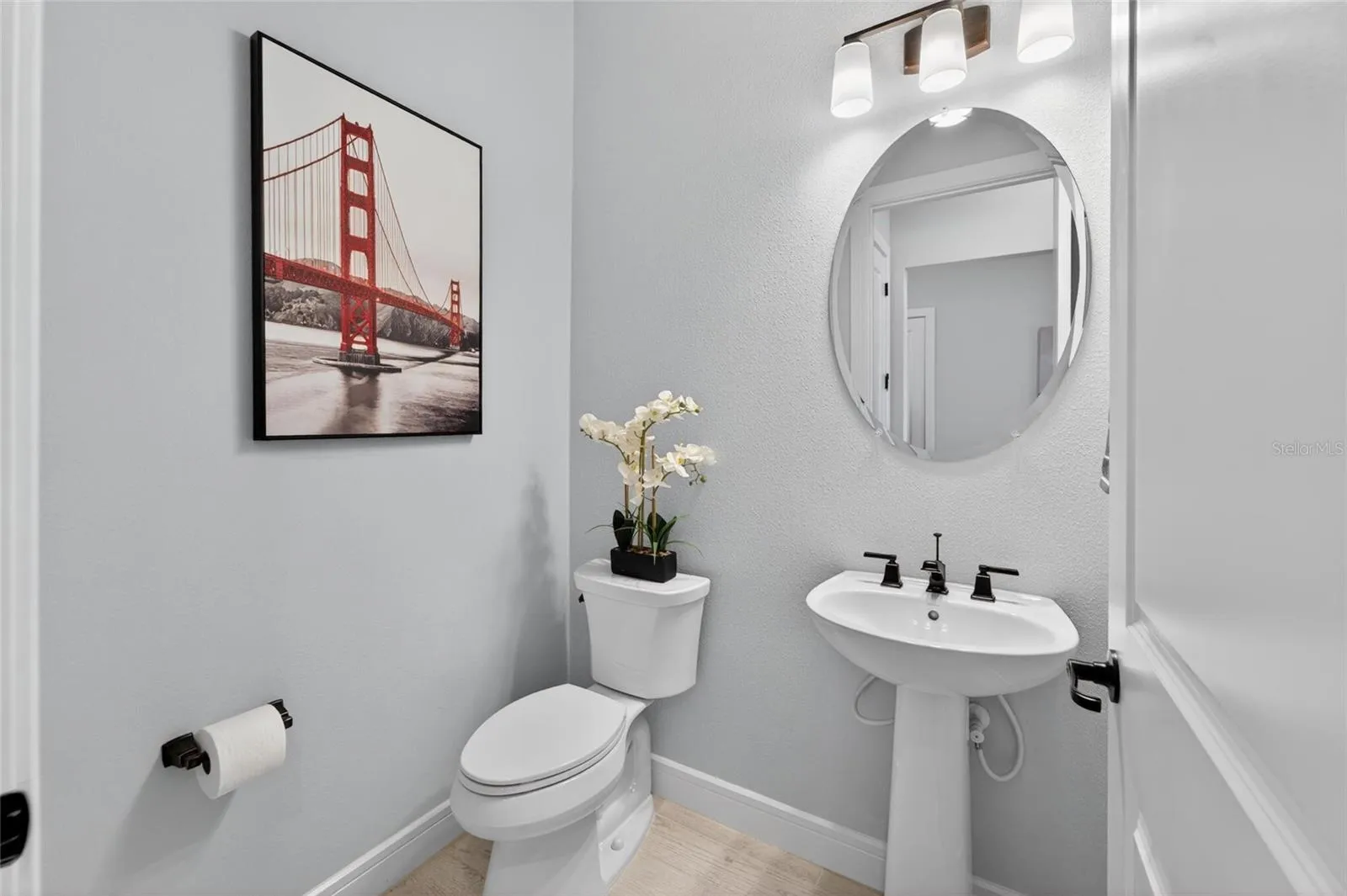 Guests Half Bath