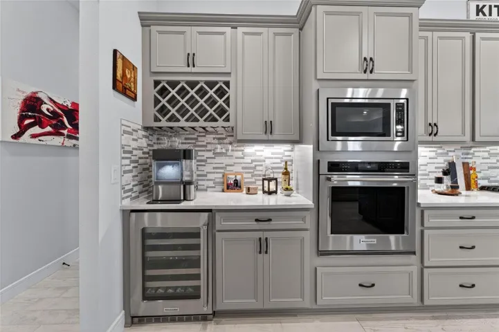 Extra space for Drinks for entertaining