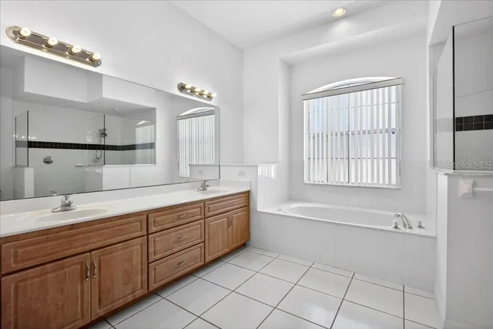 Extra-large master bahtroom with double sinks & walking in closets, garden tub & shower!
