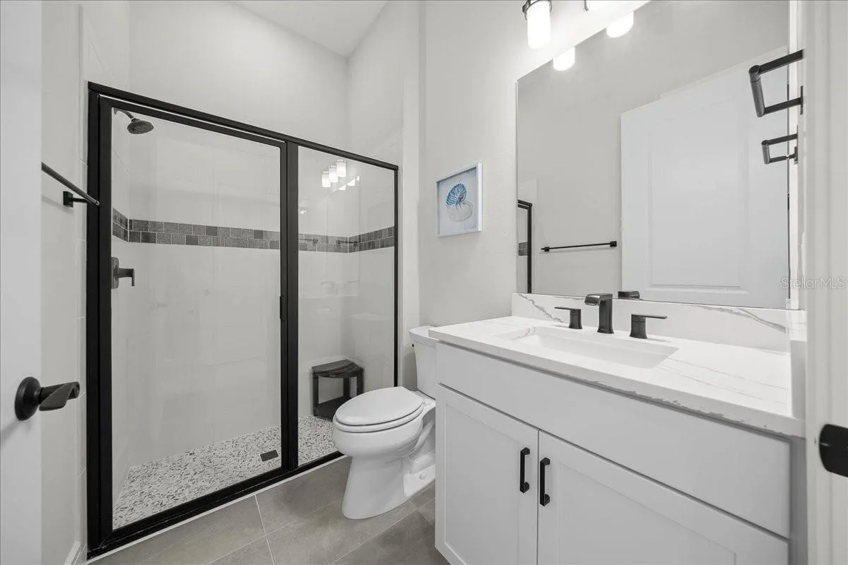 Ensuite Bathroom/ Bathroom One
