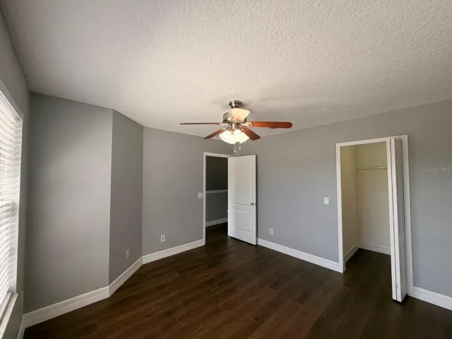 2nd Bedroom w/ walk-in closet