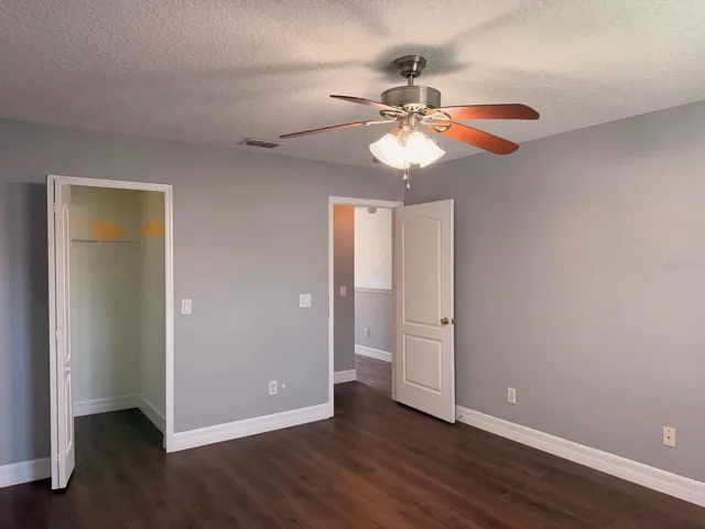 3rd Bedroom w/ walk-in closet