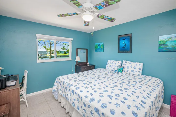 Huge guest room big enough for two twins or a king!!
