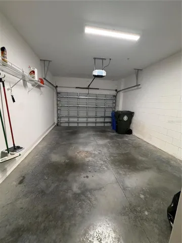 Oversized 1 car garage