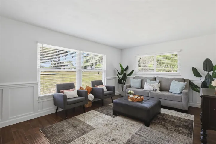 LIVING ROOM TO THE LEFT WHEN YOU ENTER
