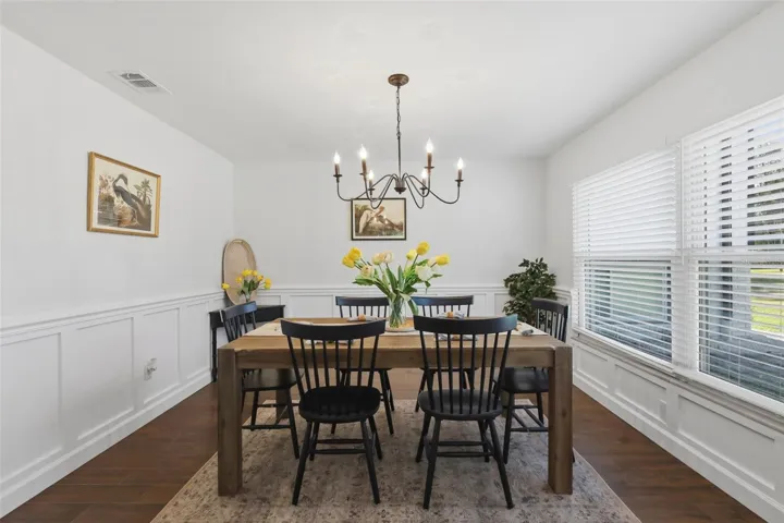 DINING AREA TO THE RIGHT AS YOU ENTER