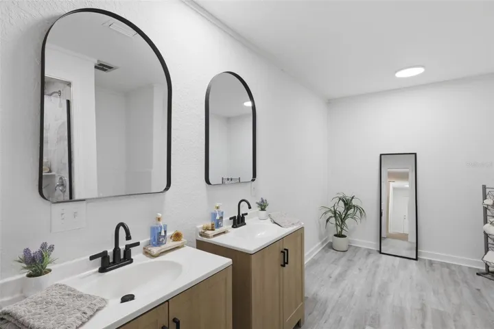 3RD FLOOR PRIMARY BATHROOM