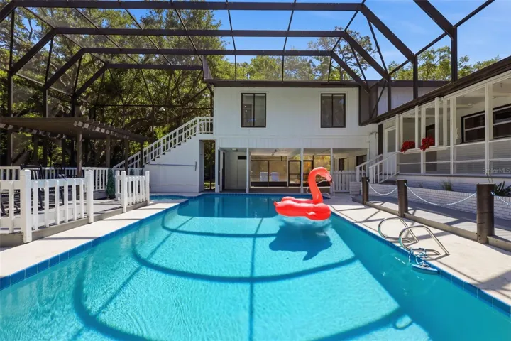 SIDE POOL VIEW