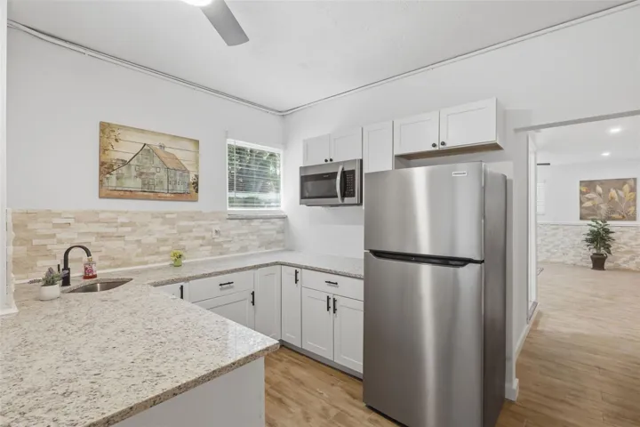 LOWER LEVEL / IN LAW KITCHENETTE