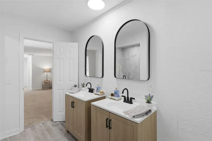3RD FLOOR PRIMARY BATHROOM