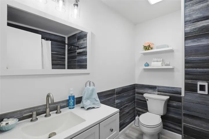 BATHROOM 2