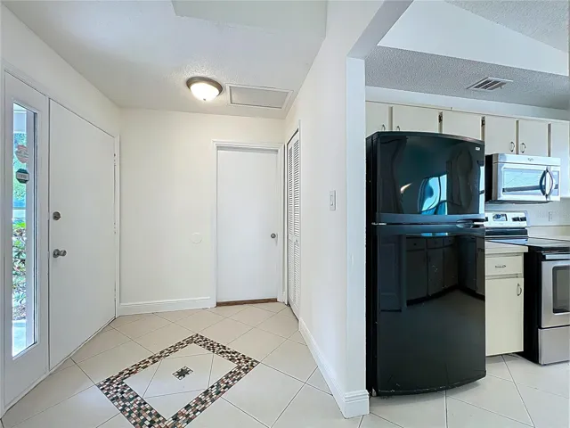 foyer looking into kitchen