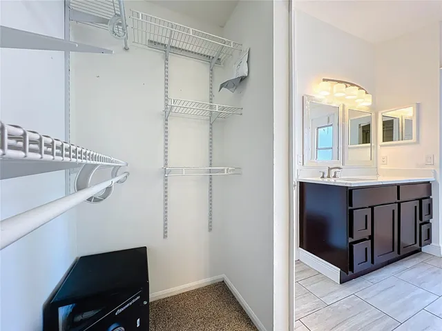 primary walk-in-closet