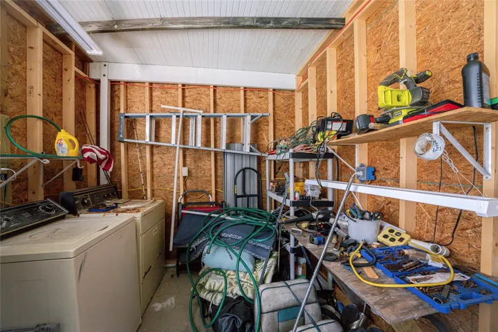 Workshop/laundry area