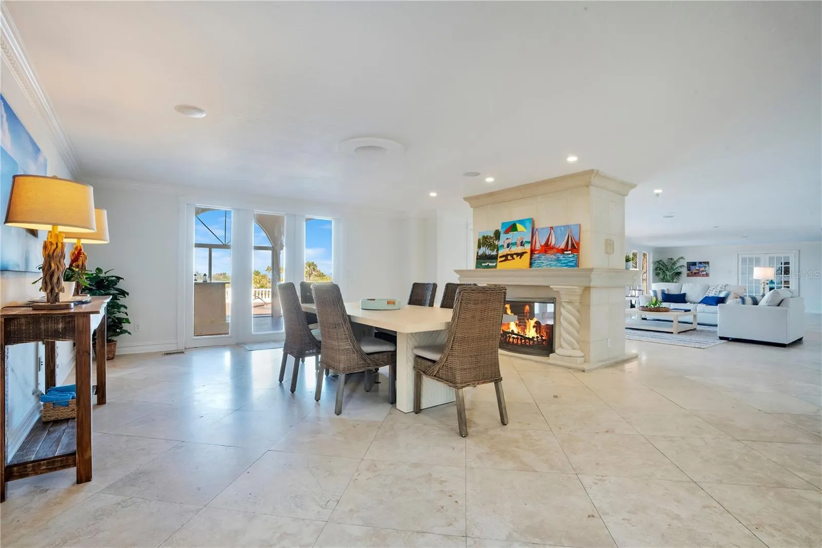 Living room 4