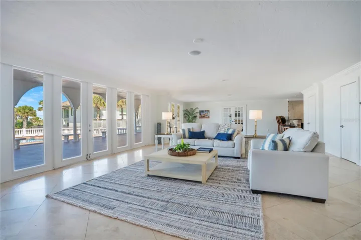 Living room 4