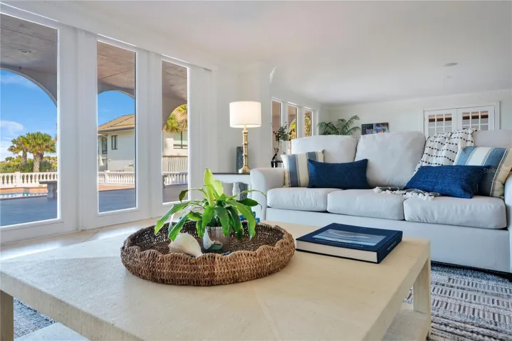 Living room 6