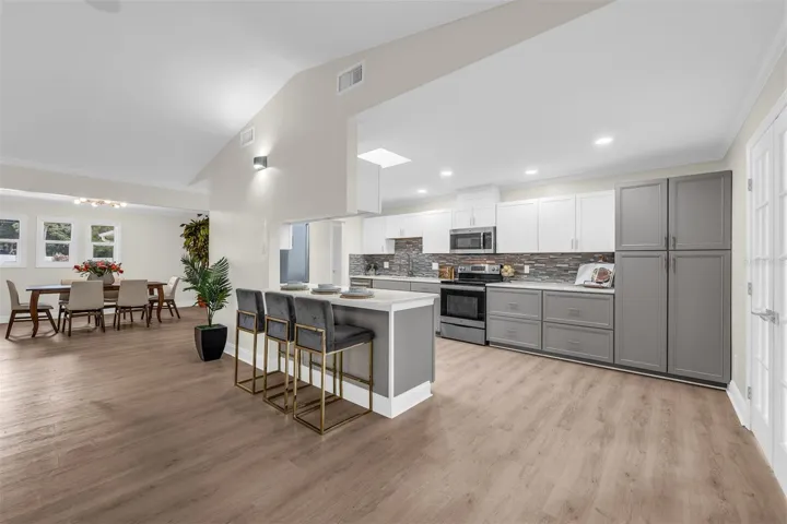 KITCHEN & DINING ROOM