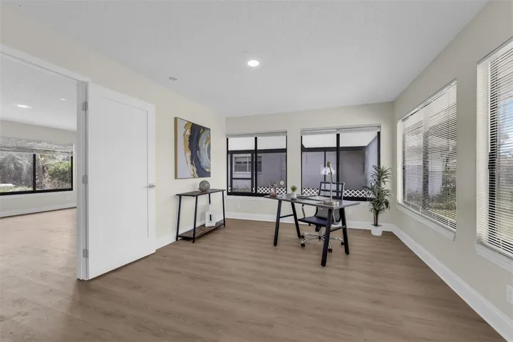 OFFICE/ BOUNUS ROOM