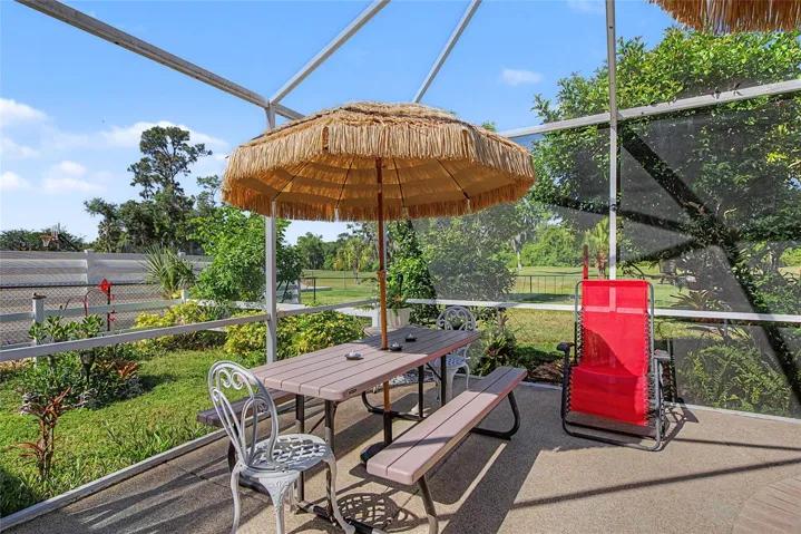 Large lanai for entertaining friends and family
