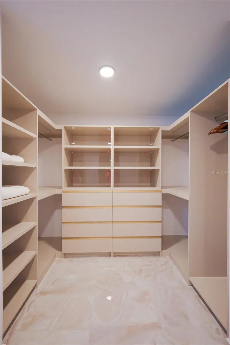 Walk in Closet