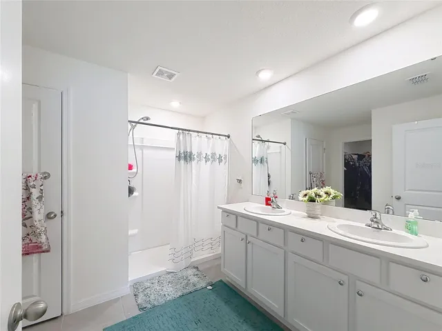 Main bathroom