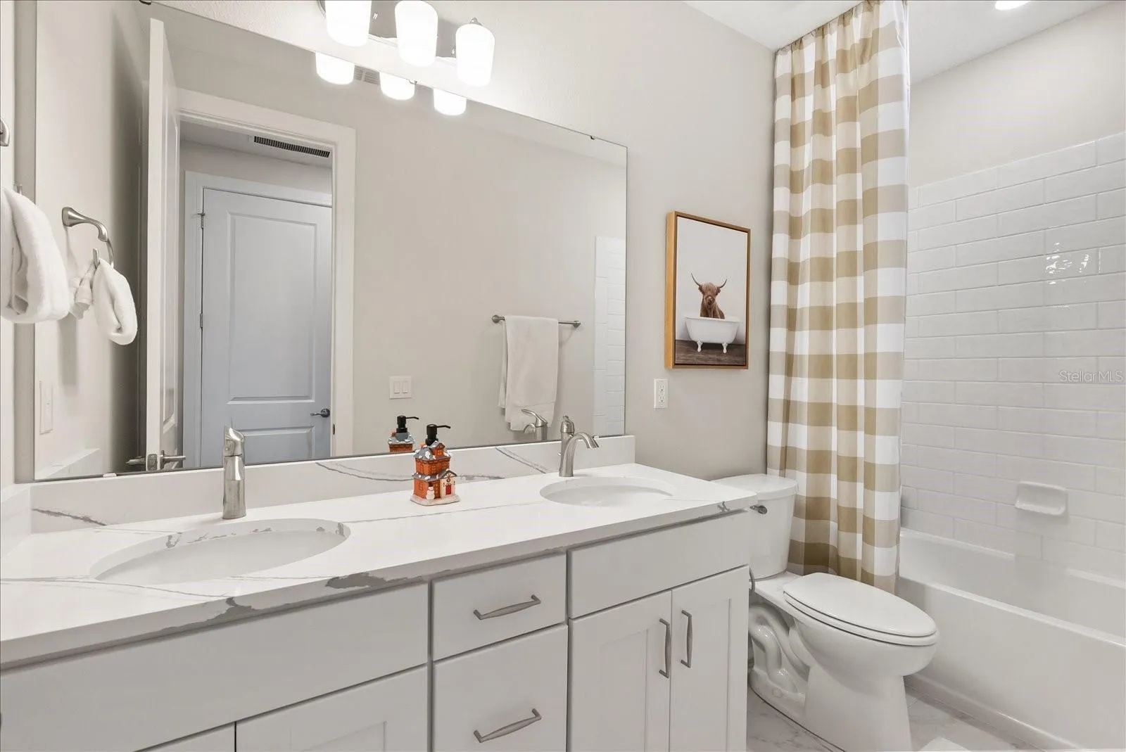 Upstairs Shared Bathroom