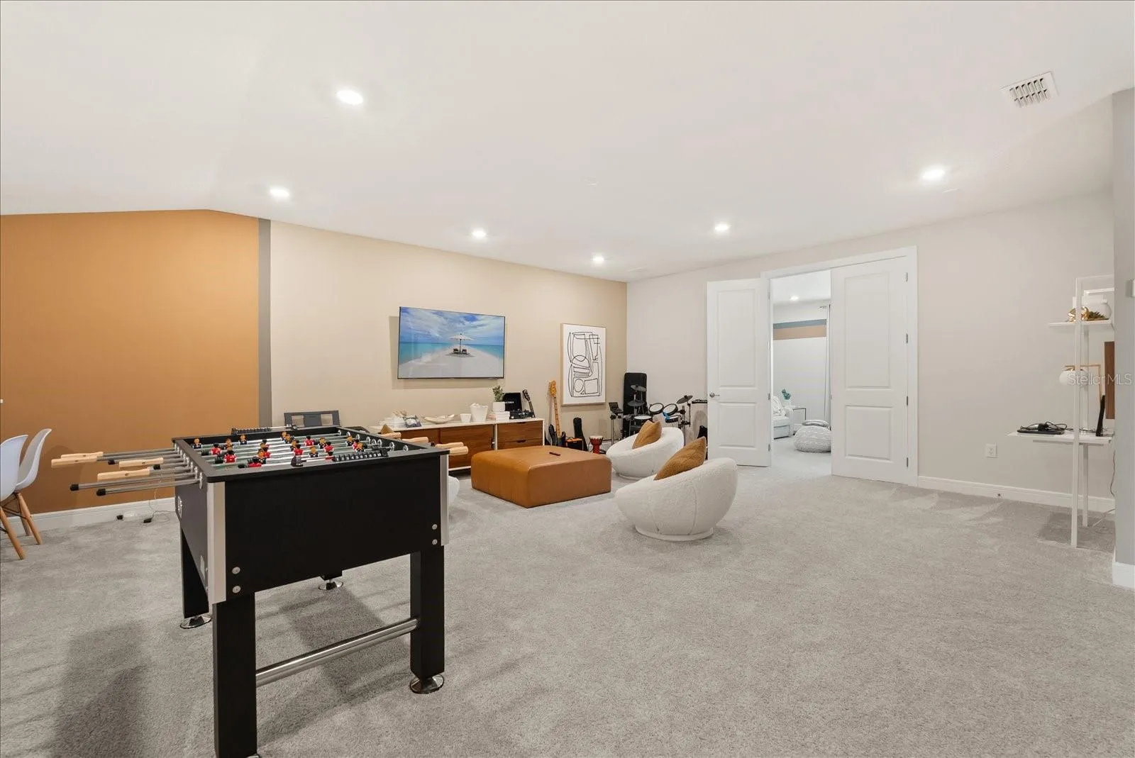 Upstairs Games/Lounge & Music Studio