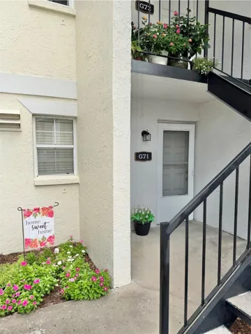 WELCOME TO G71.... Fresh flowers and mulch, and there's a screen door for natural light or breeze when desired.