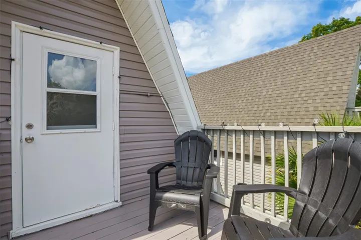 Upstairs Bedroom/Guest outdoor patio area