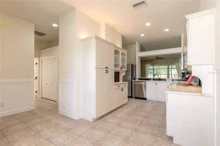 Good size upgraded kitchen with stainless steel appliances and granite counter tops